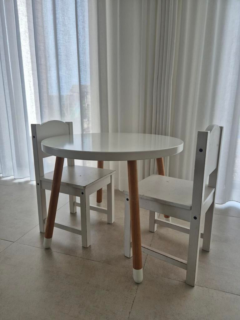 Flexa dots kindertafel en ikea stoeltjes, Kinderen en Baby's, Ophalen