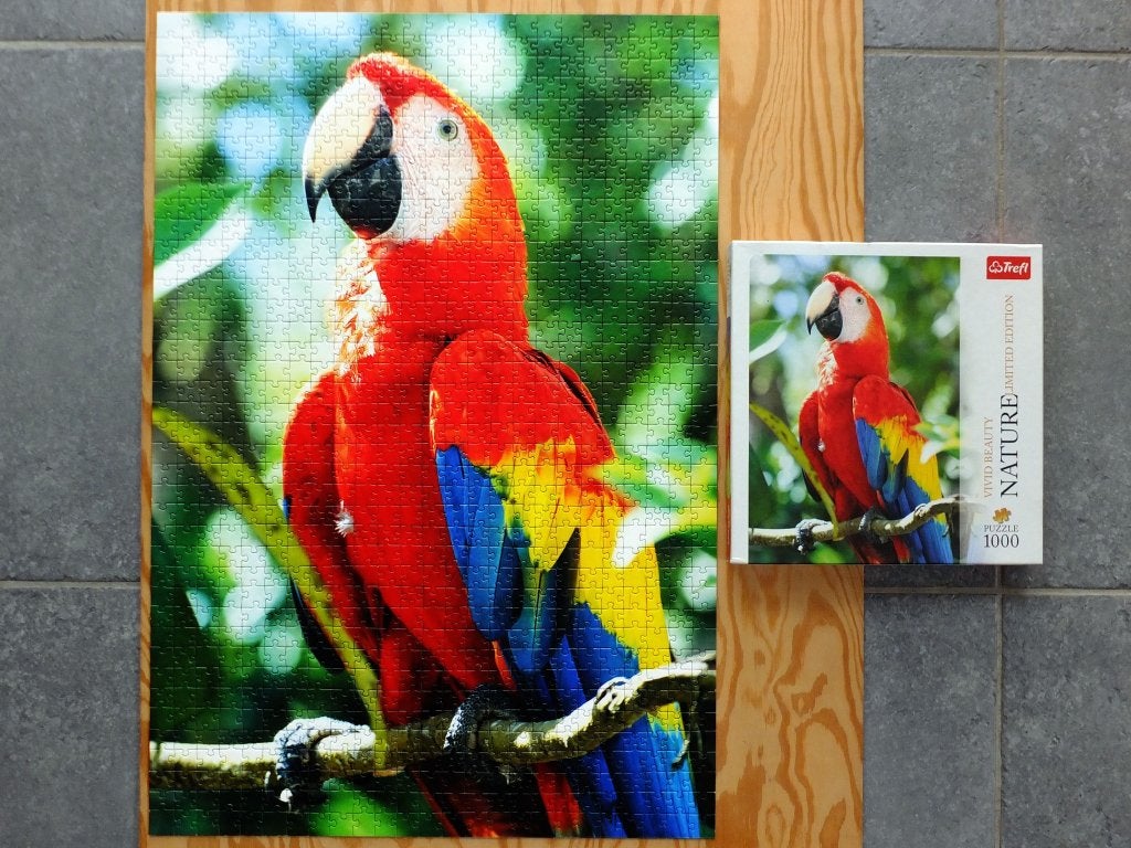 Puzzle 1000 pièces Trefl - Perroquet ara rouge, Honduras, Ophalen of Verzenden, 500 t/m 1500 stukjes, Zo goed als nieuw, Legpuzzel