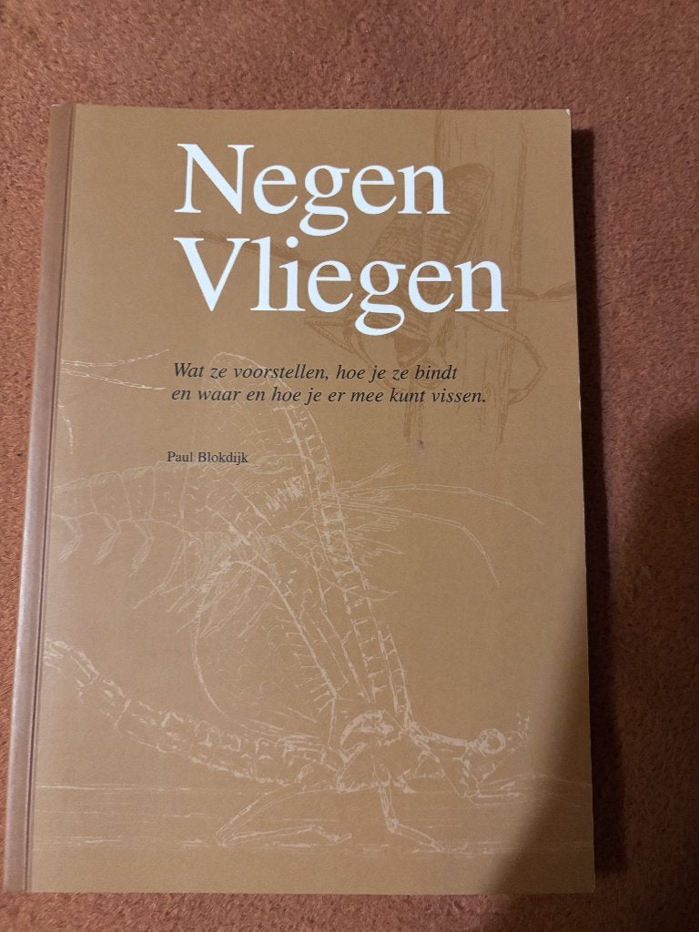 Boek  "9 vliegen", Watersport en Boten, Ophalen of Verzenden, Zo goed als nieuw