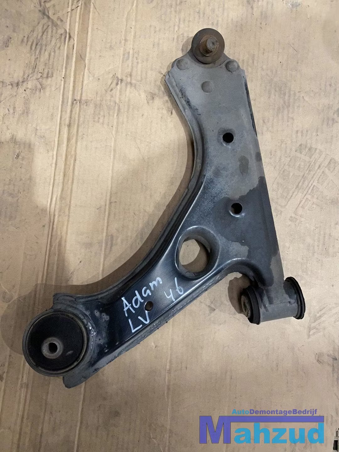 OPEL ADAM Draagarm links 2012-2019, Opel Automobile GmbH, Opel, Bahnhofsplatz 1
65423  Russelsheim am Main, DE, Kontakt@opel-infoservice.de