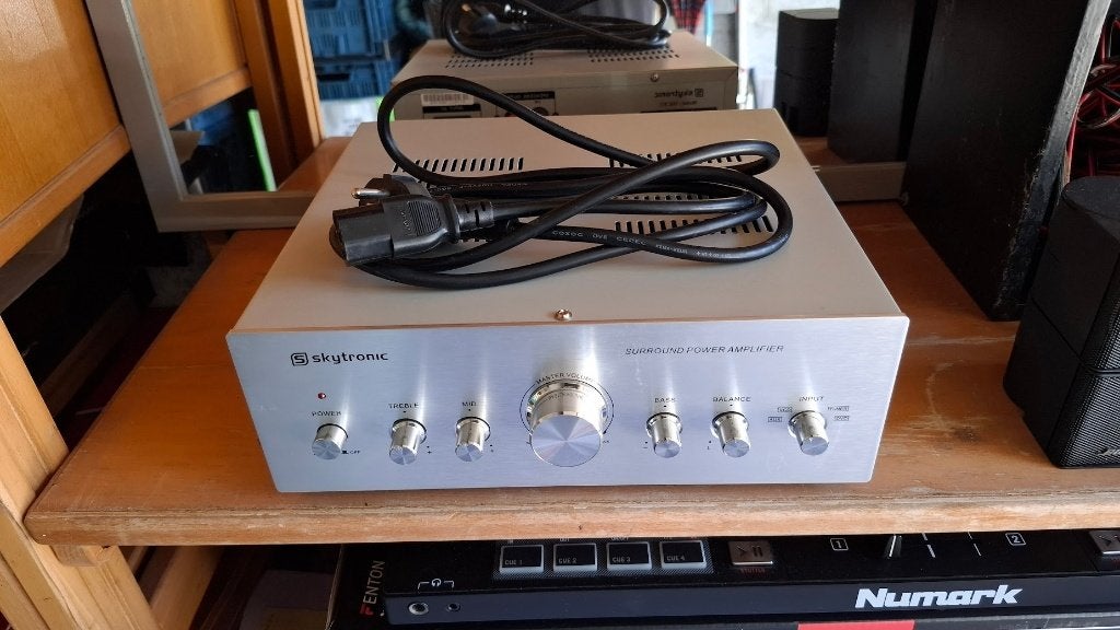 SkyTronic Stereo versterker 400W met 4 inputs, Audio, Tv en Foto, Versterkers en Ontvangers, Ophalen, Zo goed als nieuw, Stereo