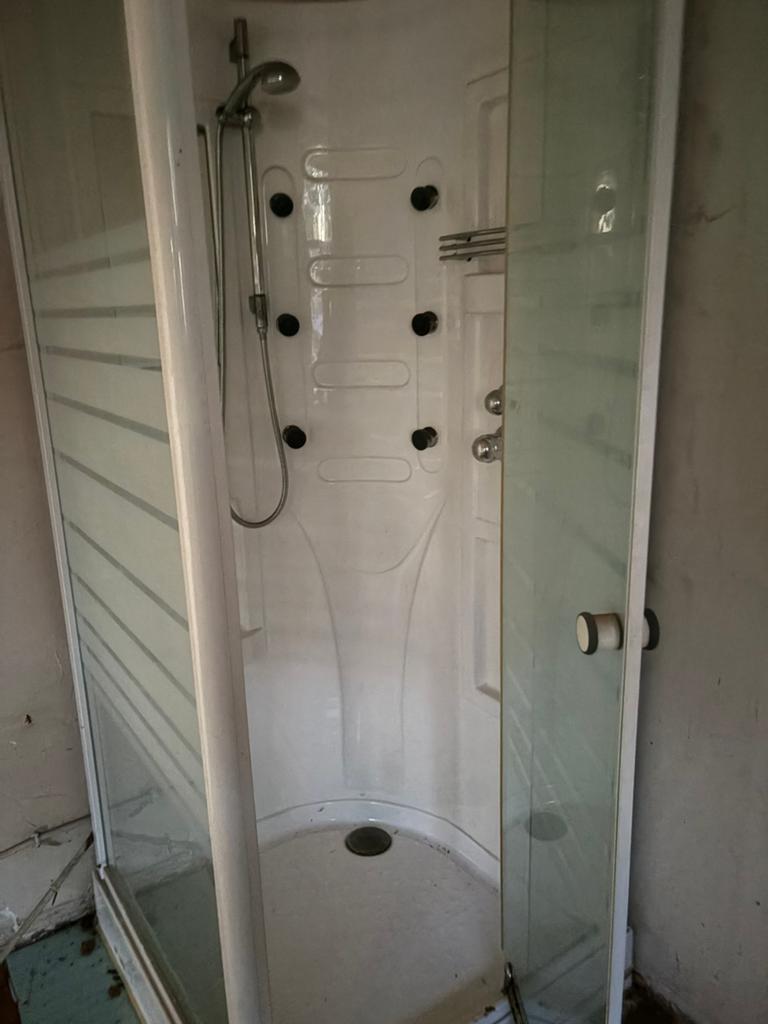 Douche kabine met zijsproeiers, Huis en Inrichting, Badkamer | Complete badkamers, Ophalen, Zo goed als nieuw