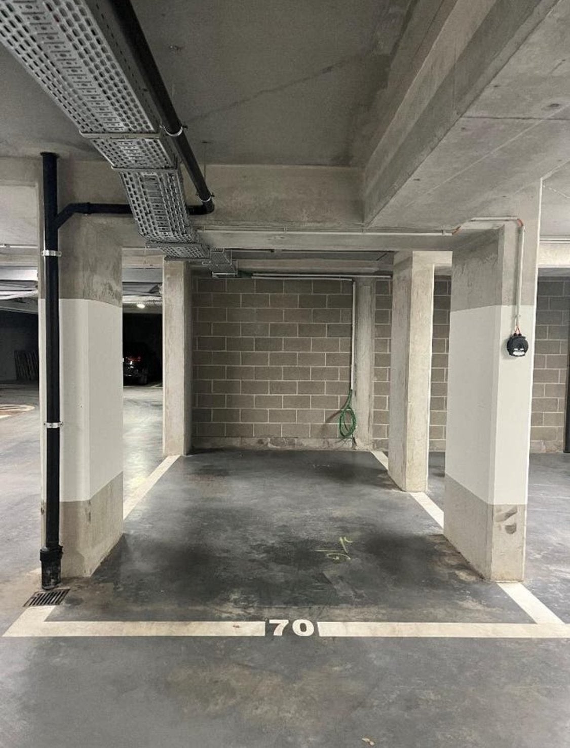 Ondergrondse parkeerplaats Louise - Stephanie, Immo, Garages en Parkeerplaatsen, Brussel