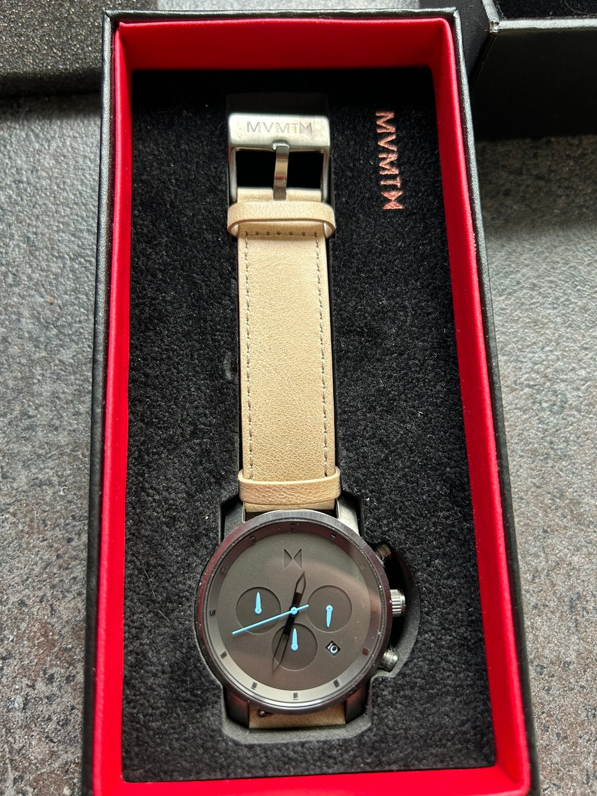 MVMT Chrono 40mm - Gunmetal Sandstone, Handtassen en Accessoires, Ophalen, Zo goed als nieuw