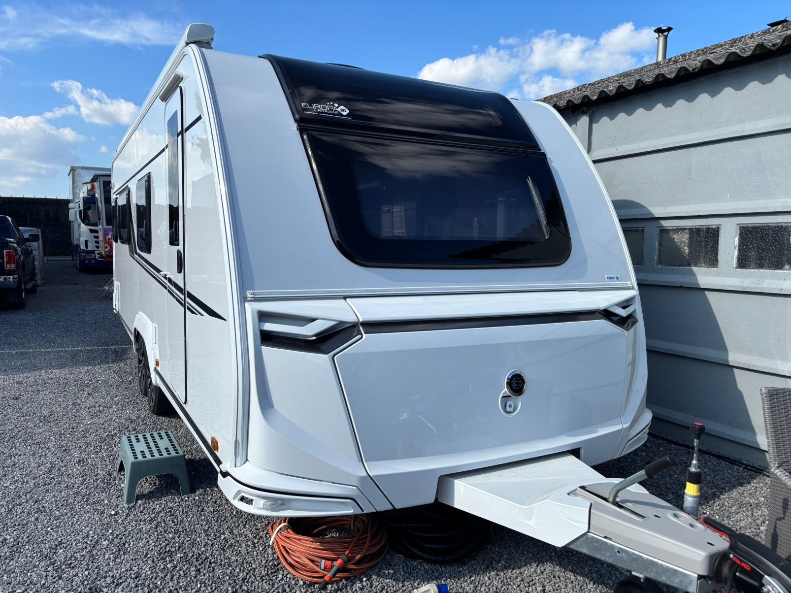 Caravane Knaus à vendre, construite en 2025, vent du sud, Lit Queen size, Entreprise, Panneau solaire, Autre