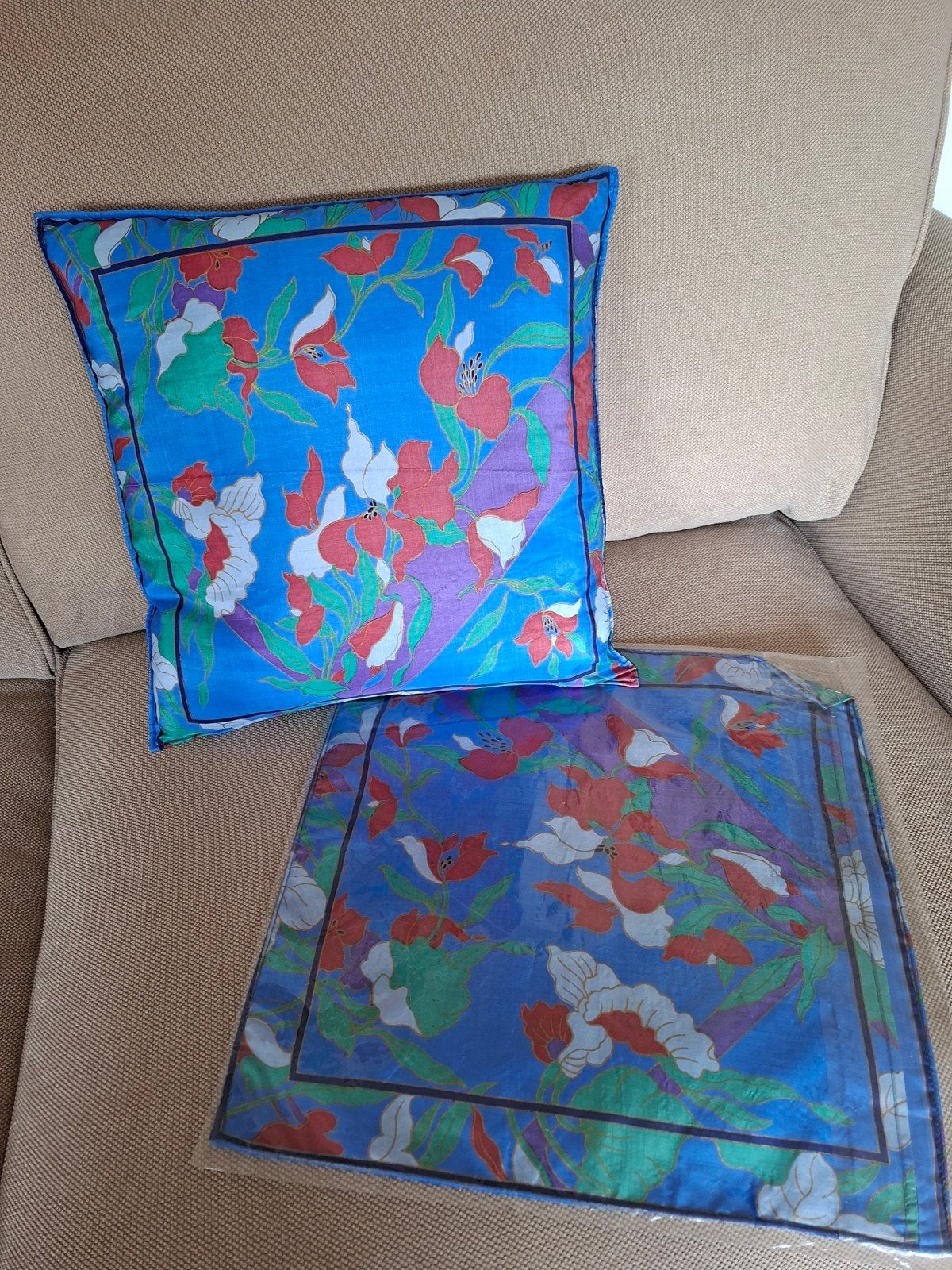 2 housses de coussin en soie, Enlèvement ou Envoi, Neuf, Carré, Coussin de lounge