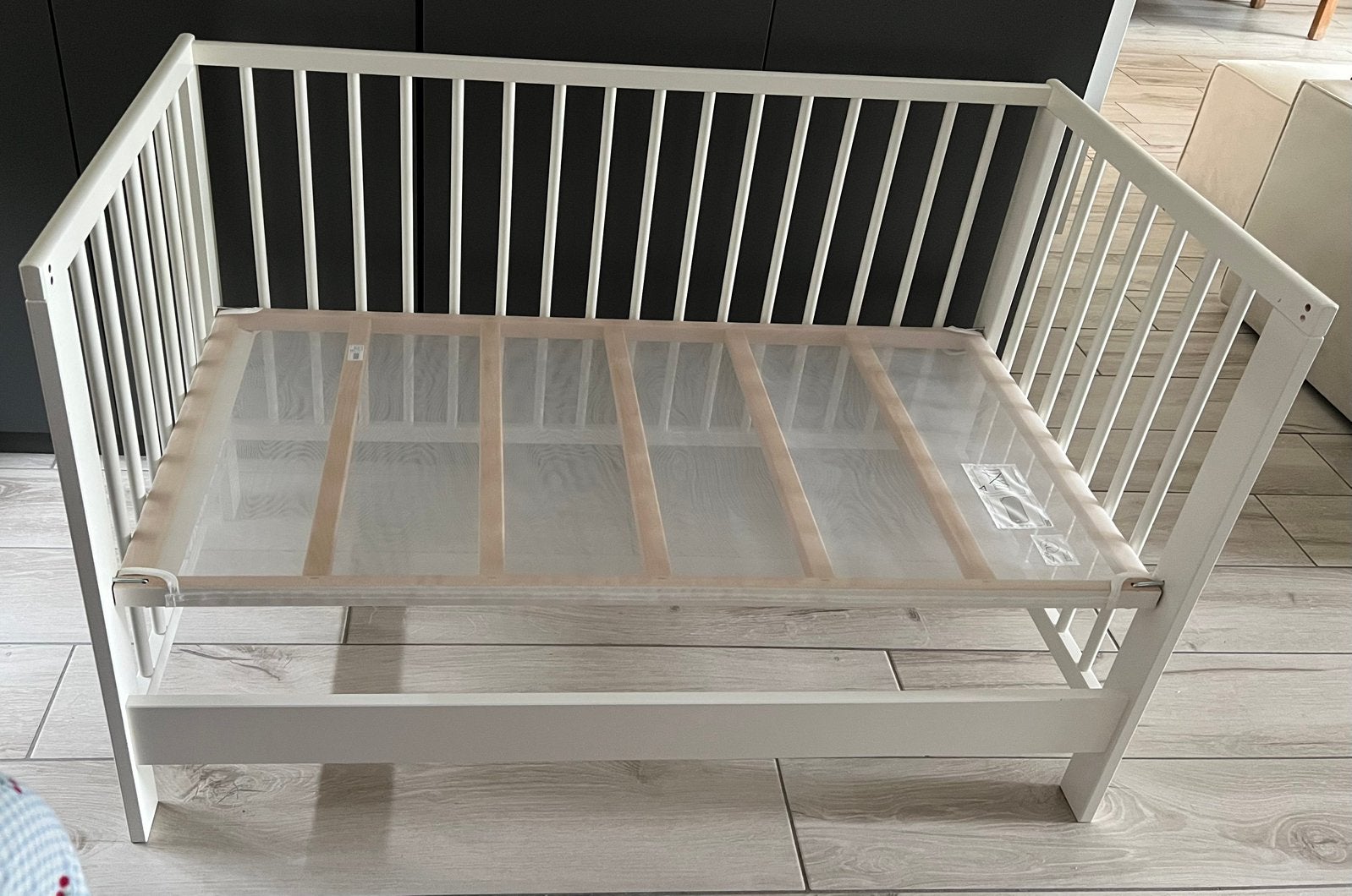 Babybed IKEA - hout (60x120), Kinderen en Baby's, Ophalen of Verzenden, Zo goed als nieuw