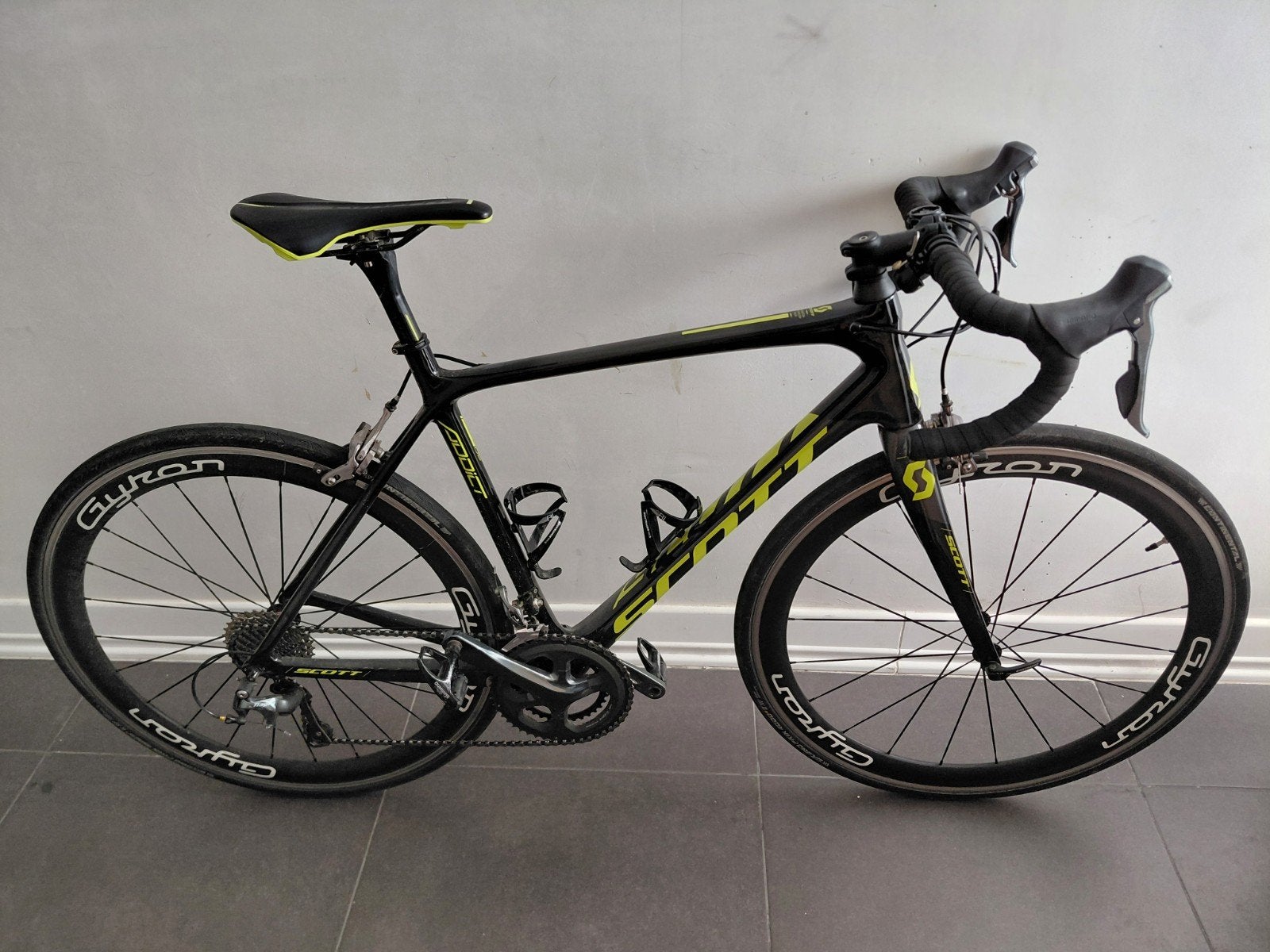 Scott Addict - full carbon + carbon wheels, Fietsen en Brommers, Fietsen | Racefietsen, Zo goed als nieuw, Overige merken, 15 tot 20 versnellingen