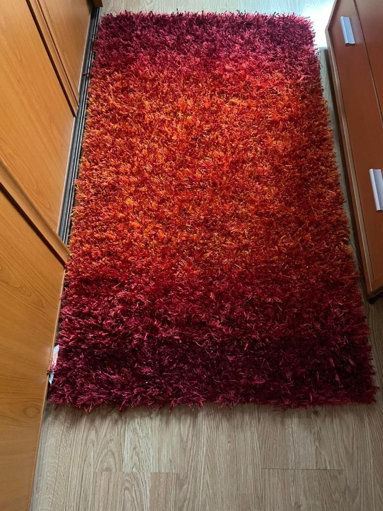 Tapis Mumbai rouge à poils long, Maison & Meubles, Ameublement | Tapis & Moquettes, Rouge, 100 à 150 cm, Comme neuf, Enlèvement