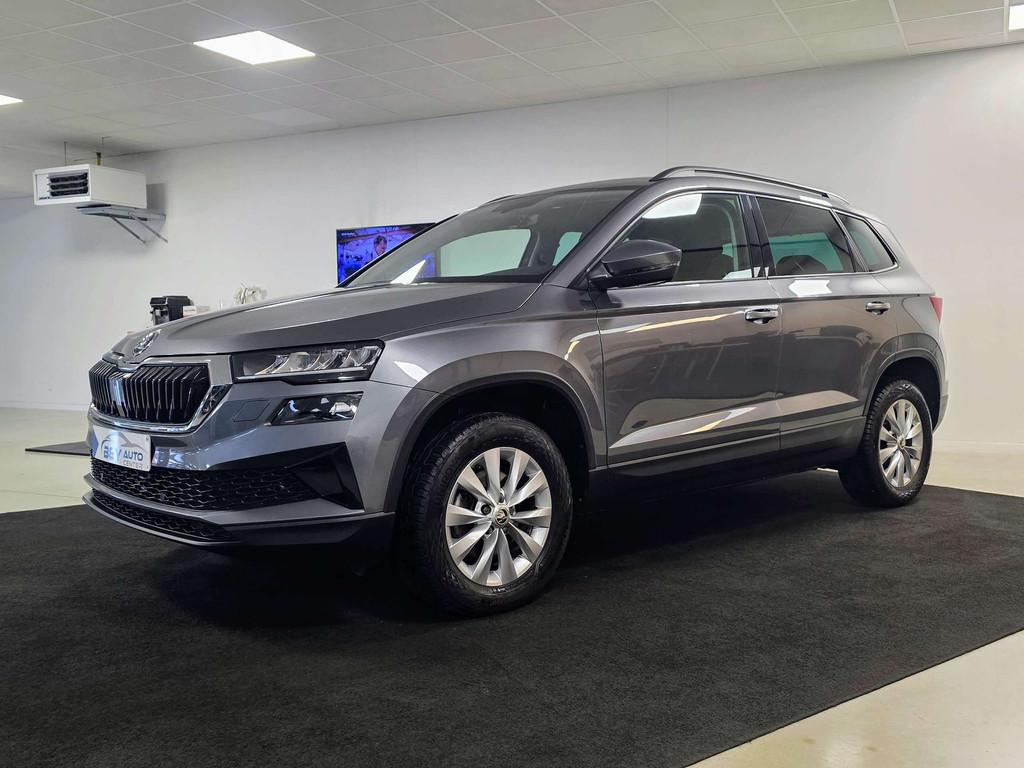 Skoda Karoq 1.0 TSI Active 110pk - Btw aftrekbaar (bj 2023), Auto's, Skoda, Voorwielaandrijving, Stof, Gebruikt, Euro 6