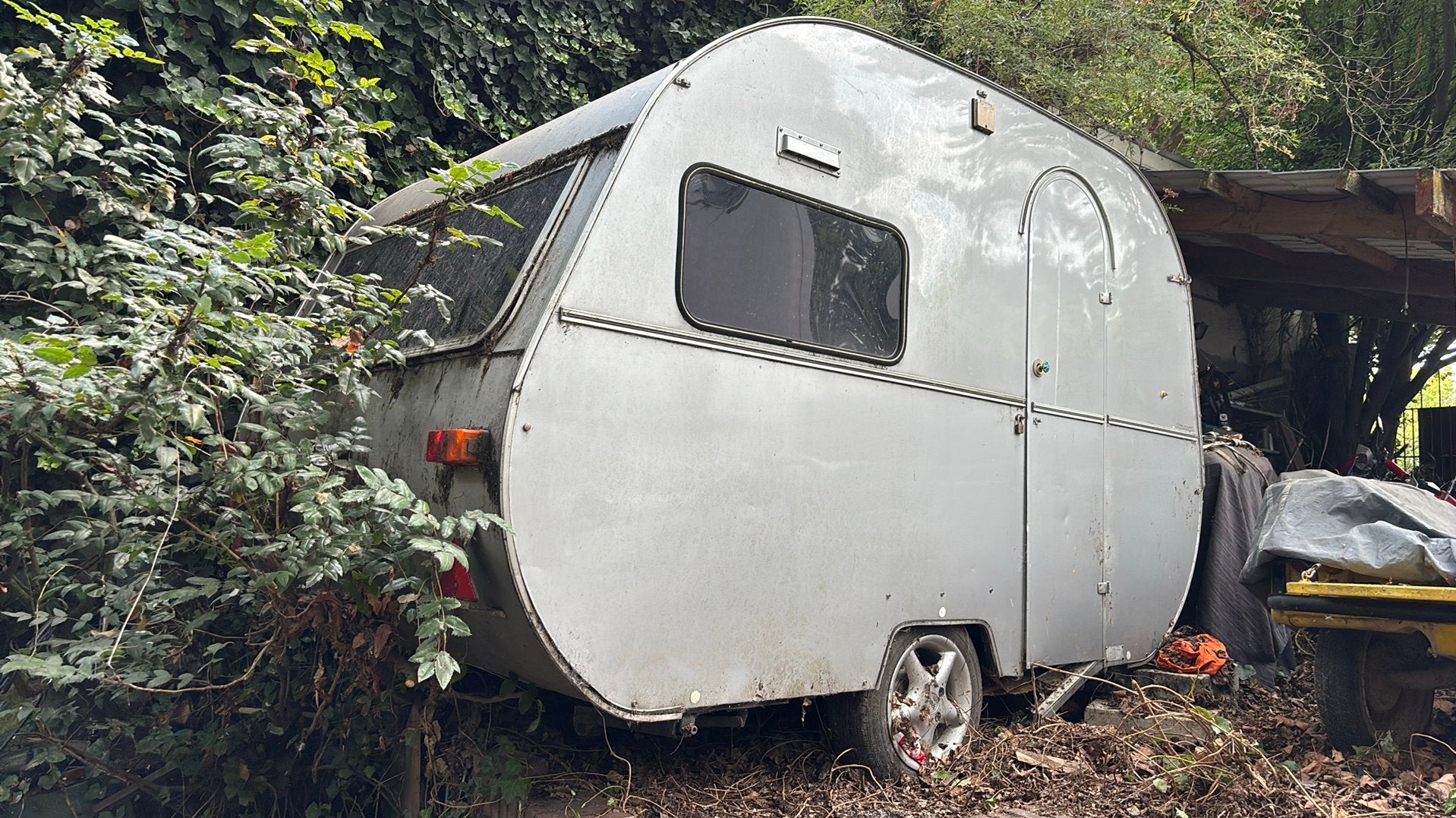 Vintage caravan  afhalen voor 101 euro, Caravans en Kamperen, Overige merken, Tot en met 2, Kleine zit, Dwarsbed