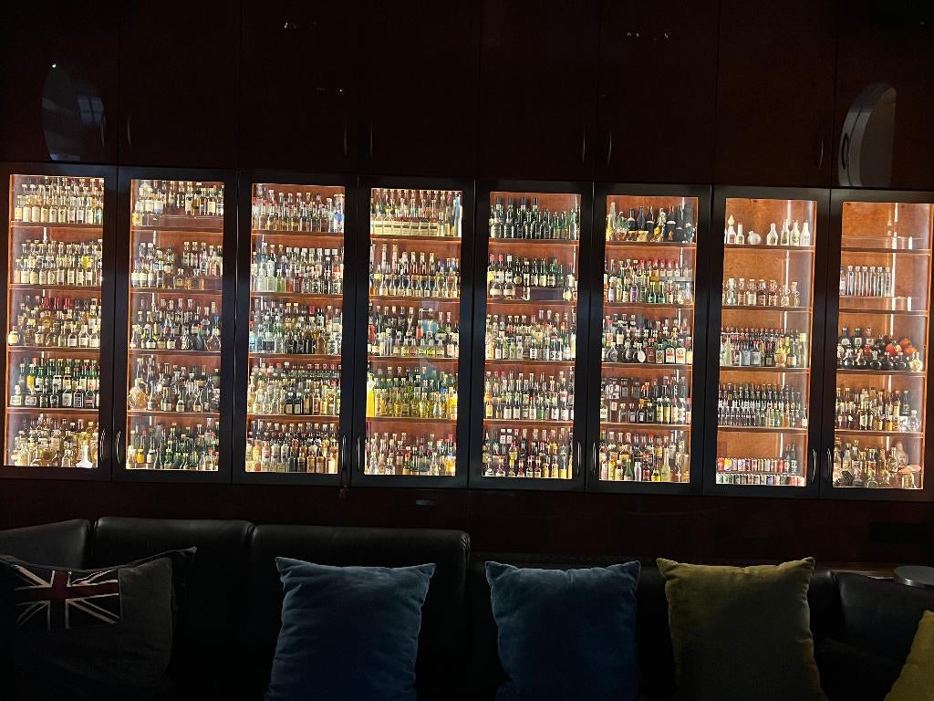 zeer grote collectie miniatuurflesjes, Ophalen