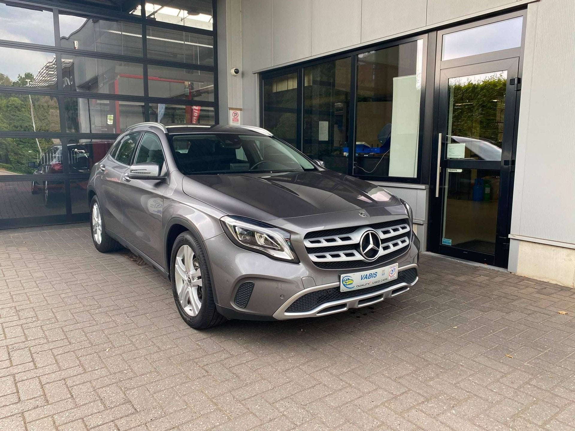 Mercedes-Benz GLA 180 GLA 180 Business Solution 12 Maanden g, 122 pk, Gebruikt, 4 cilinders, https://public.car-pass.be/vhr/e046c2a9-5f11-4571-ae94-97a03de6fabd