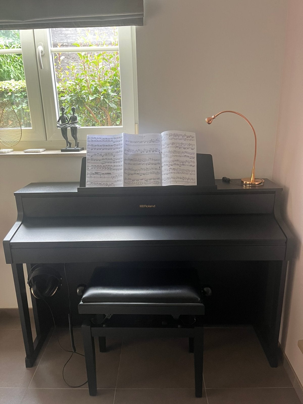 Piano numérique Roland HP 605 avec banquette, Enlèvement, Comme neuf, Piano