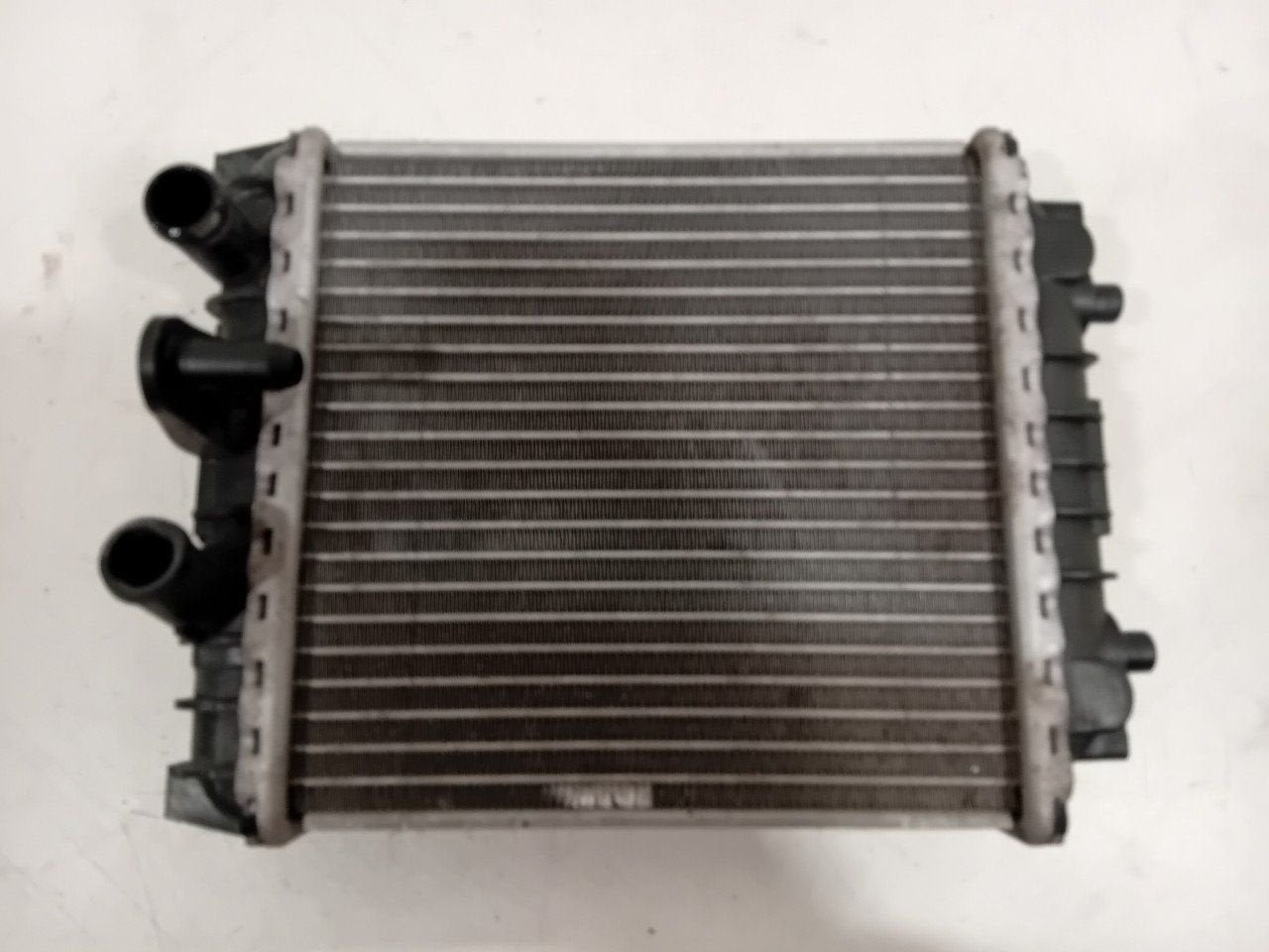 Radiateur Volkswagen Passat, Onderdelen@venauto.nl, Van der Ven Autorecycling B.V., Ettenseweg 76, 4706 PB Roosendaal, The Netherlands