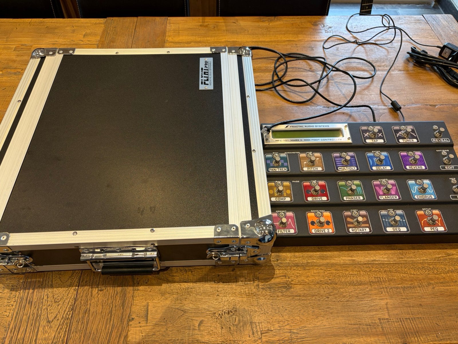 Fractal Axe-Fx II + pédalier MFC 101 + flightcase FLYHT Pro, Musique & Instruments, Enlèvement, Comme neuf