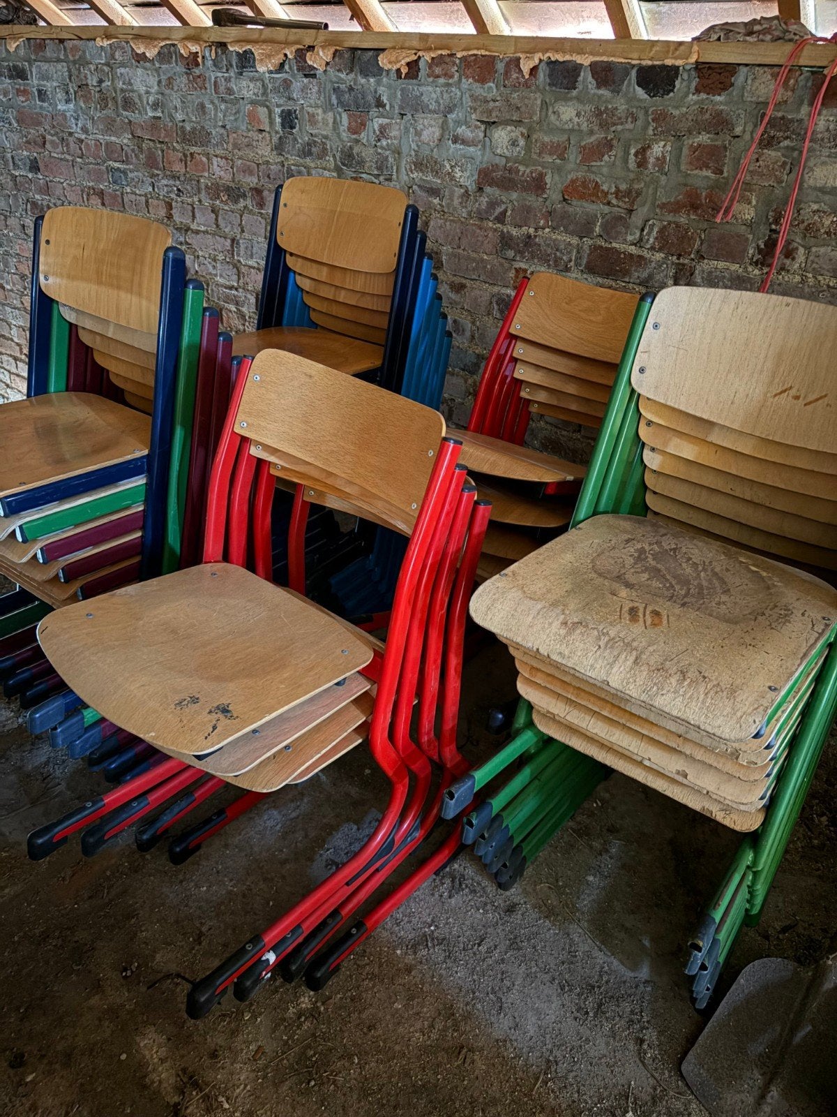100st schoolstoelen kleurrijke cafe bar horeca lot partij, Ophalen of Verzenden
