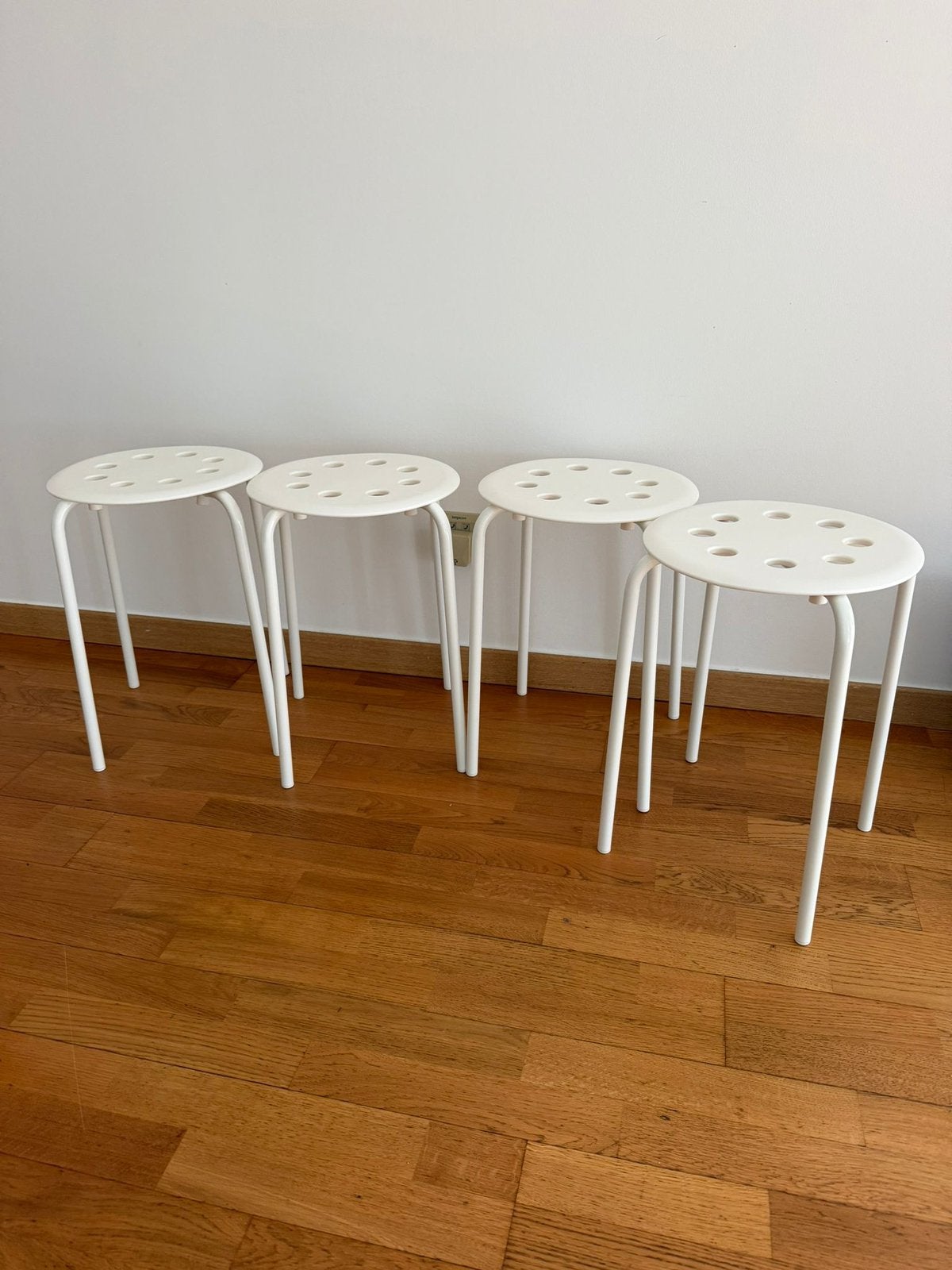 4 chaises tabourets blancs IKEA, Enlèvement, Comme neuf