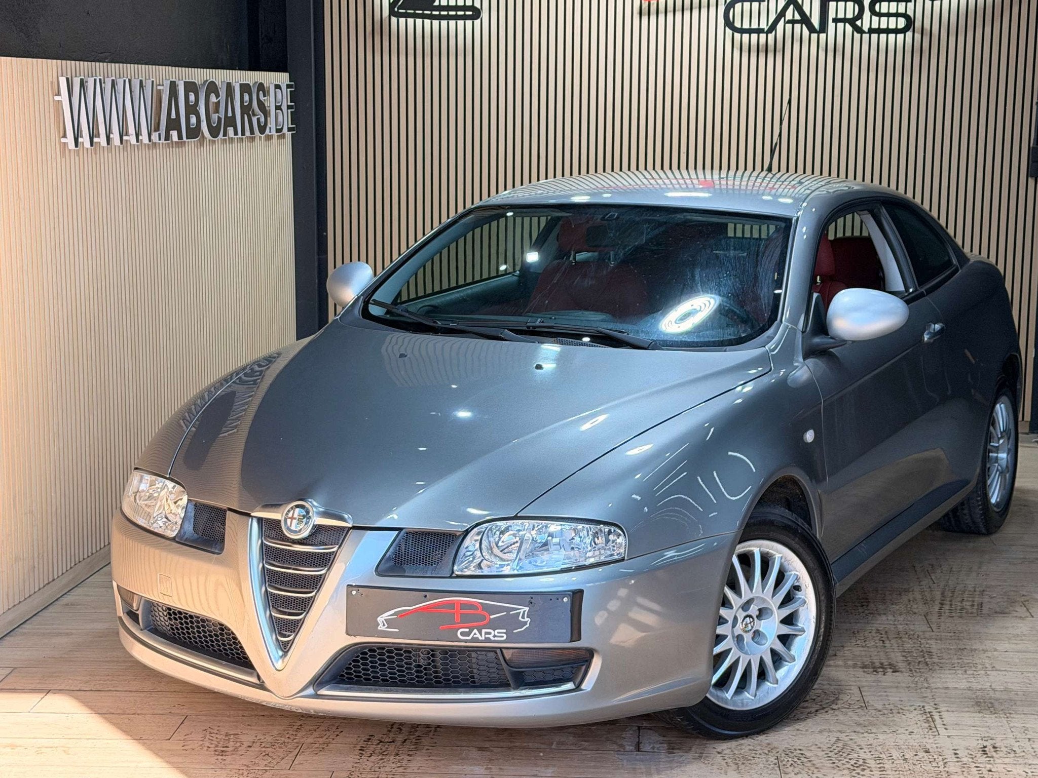 Alfa Romeo GT 2.0i JTS * GARANTIE 12 MOIS * ETAT IMPEC *, Auto's, Alfa Romeo, 122 kW, Leder, https://public.car-pass.be/vhr/3826d79a-f277-4ad3-87a2-ad9dda1d3d0