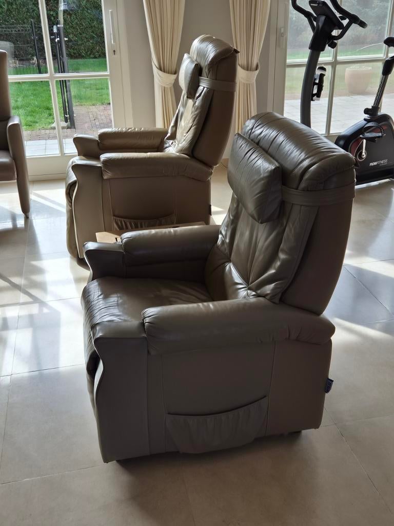 2 lederen relaxzetels. Electrisch bediend., Huis en Inrichting, Fauteuils, Ophalen