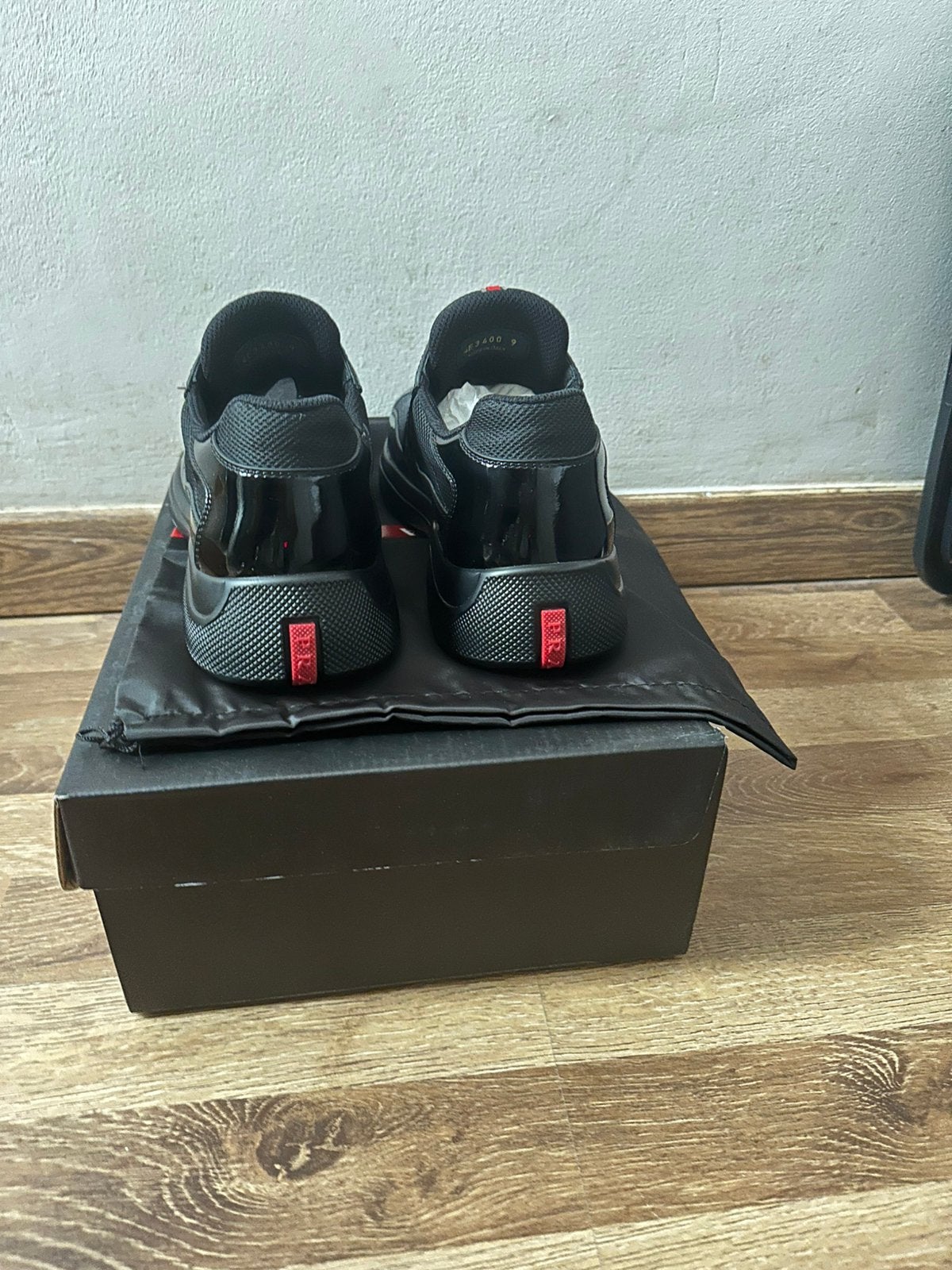 Prada-beker, Kleding | Heren, Schoenen, Ophalen of Verzenden, Zo goed als nieuw