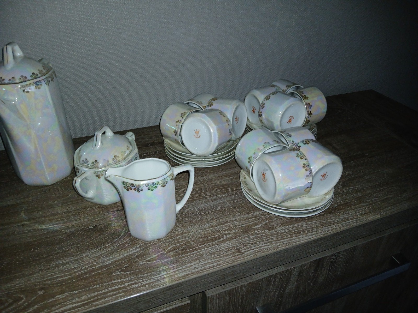 Oude servies., Ophalen