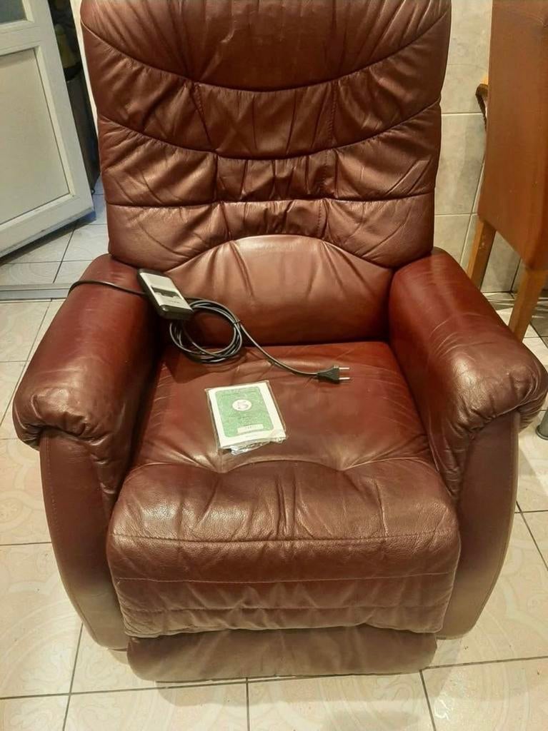 FAUTEUIL INCLINABLE RÉGLABLE ÉLECTRIQUEMENT HUKLA., Maison & Meubles, Fauteuils, Enlèvement