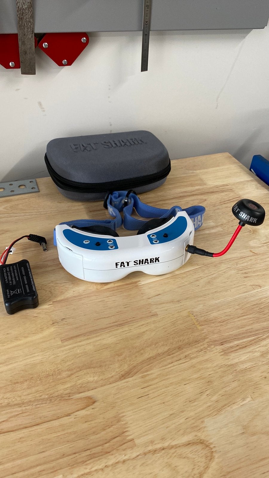 FatShark dominator V2 FPV-bril + batterij, case en antennes, Hobby en Vrije tijd, Ophalen, Nieuw, Quadcopter of Multicopter