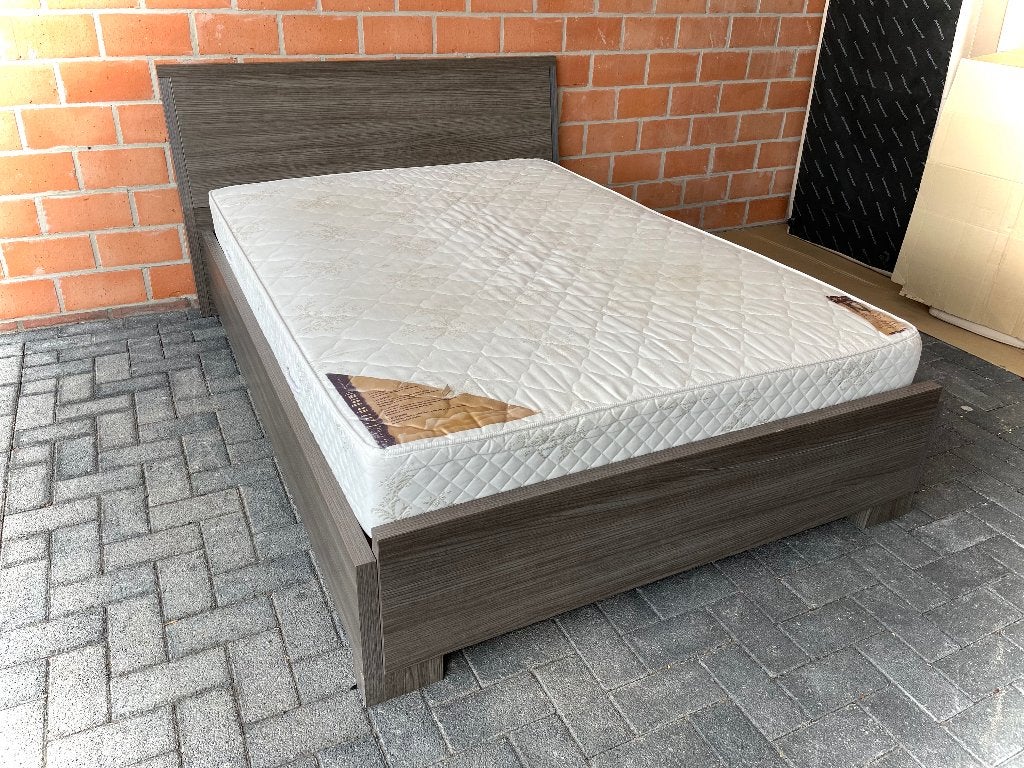Modern bed 140x200cm / goede staat, Huis en Inrichting, Ophalen, Gebruikt, Tweepersoons, 140 cm