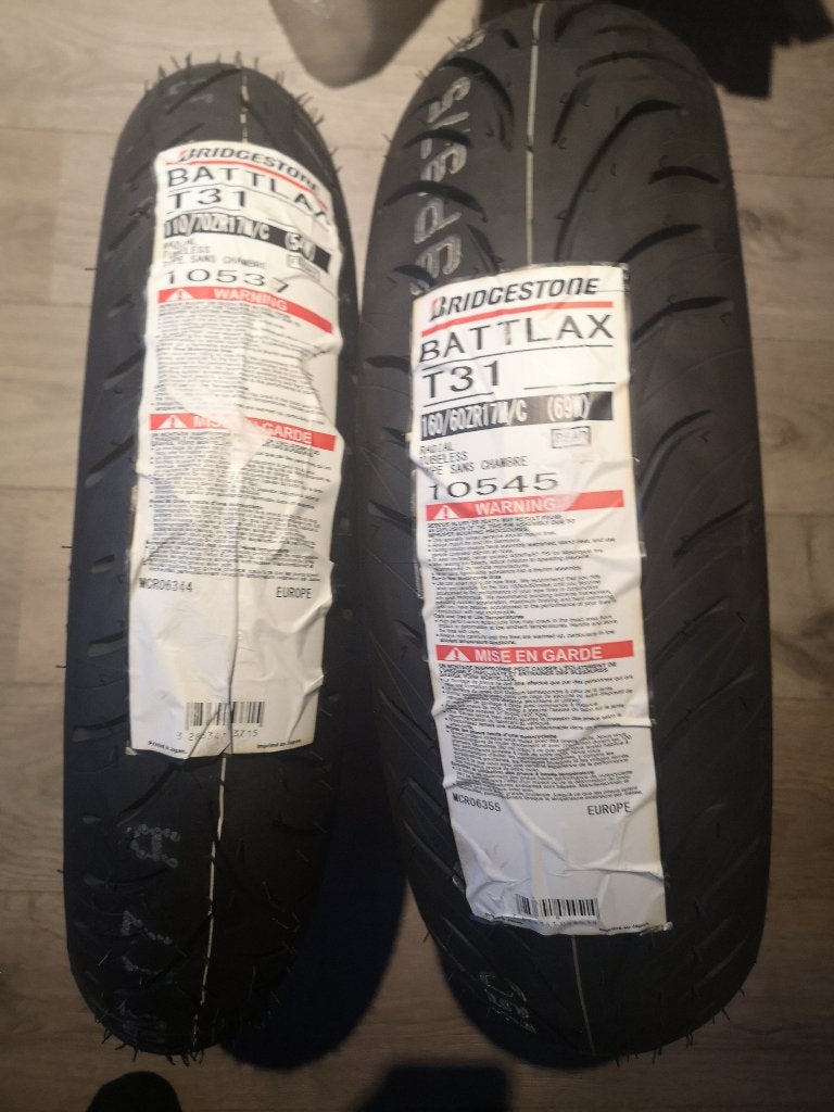 Set neuf  de Bridgestone T31 110/70/17& 160/60/17, Motos, Enlèvement, Neuf