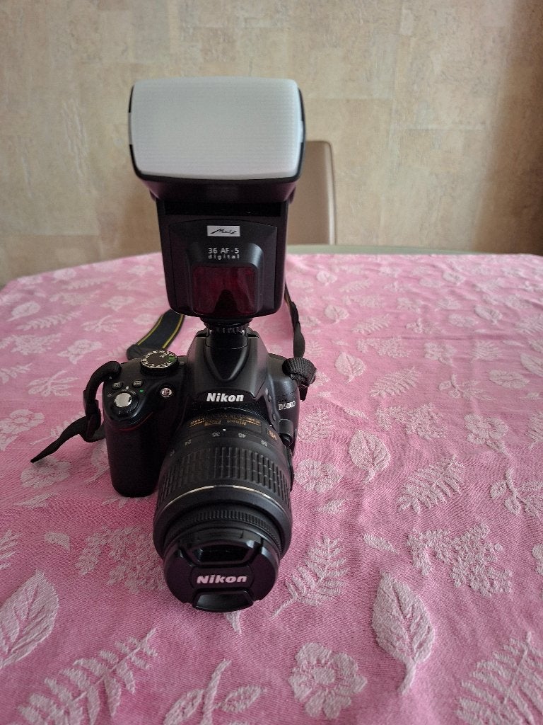 Nikon D5000 digitale spiegelreflexcamera, Ophalen, Zo goed als nieuw, Draagriem, Nikon