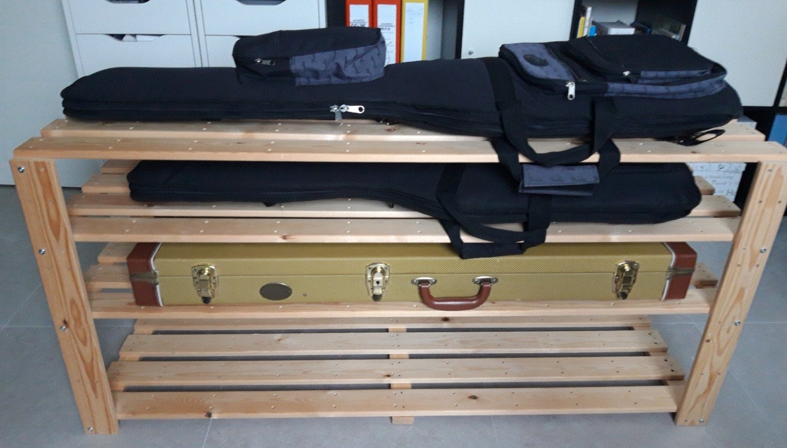 Etagère pin massif pour guitares idéal pour espaces mansardé, Enlèvement
