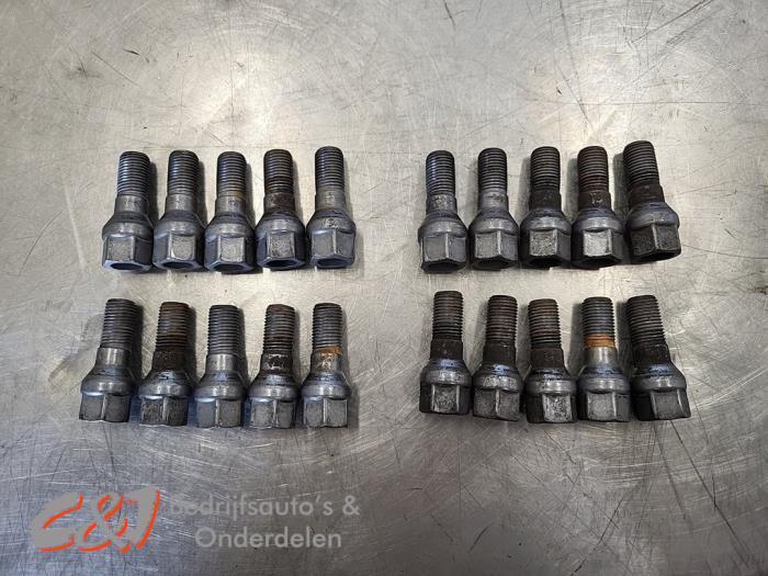 Kit boulons de roue d'un Peugeot Partner, -, 3 mois de garantie, Utilisé, -