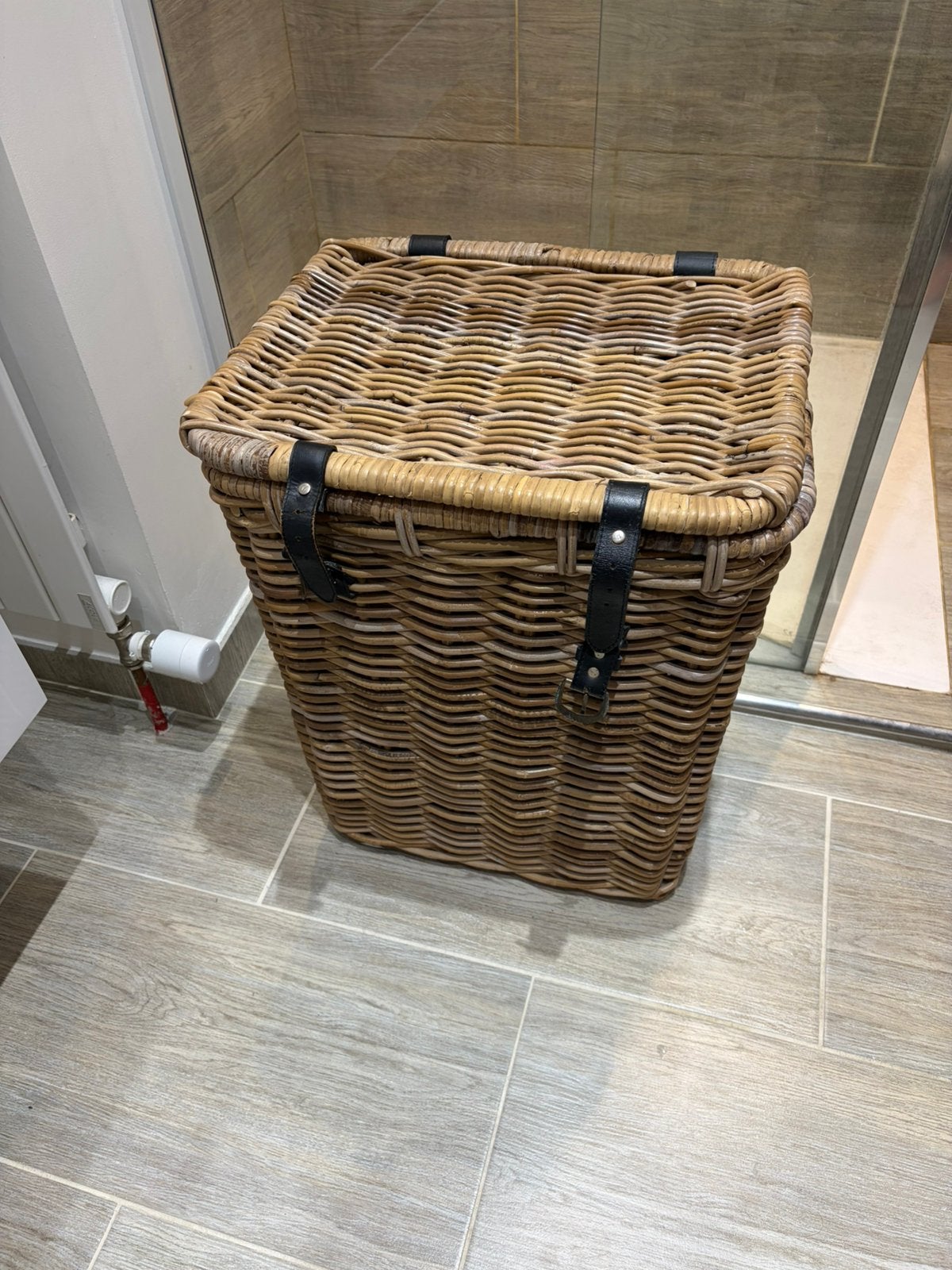 Rieten wasmand, Huis en Inrichting, Ophalen, Zo goed als nieuw, Bruin, Wasmand