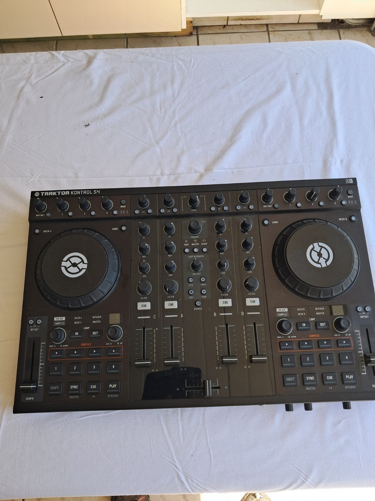 TRAKTOR KONTROL S4, Musique & Instruments, DJ sets & Platines, Enlèvement