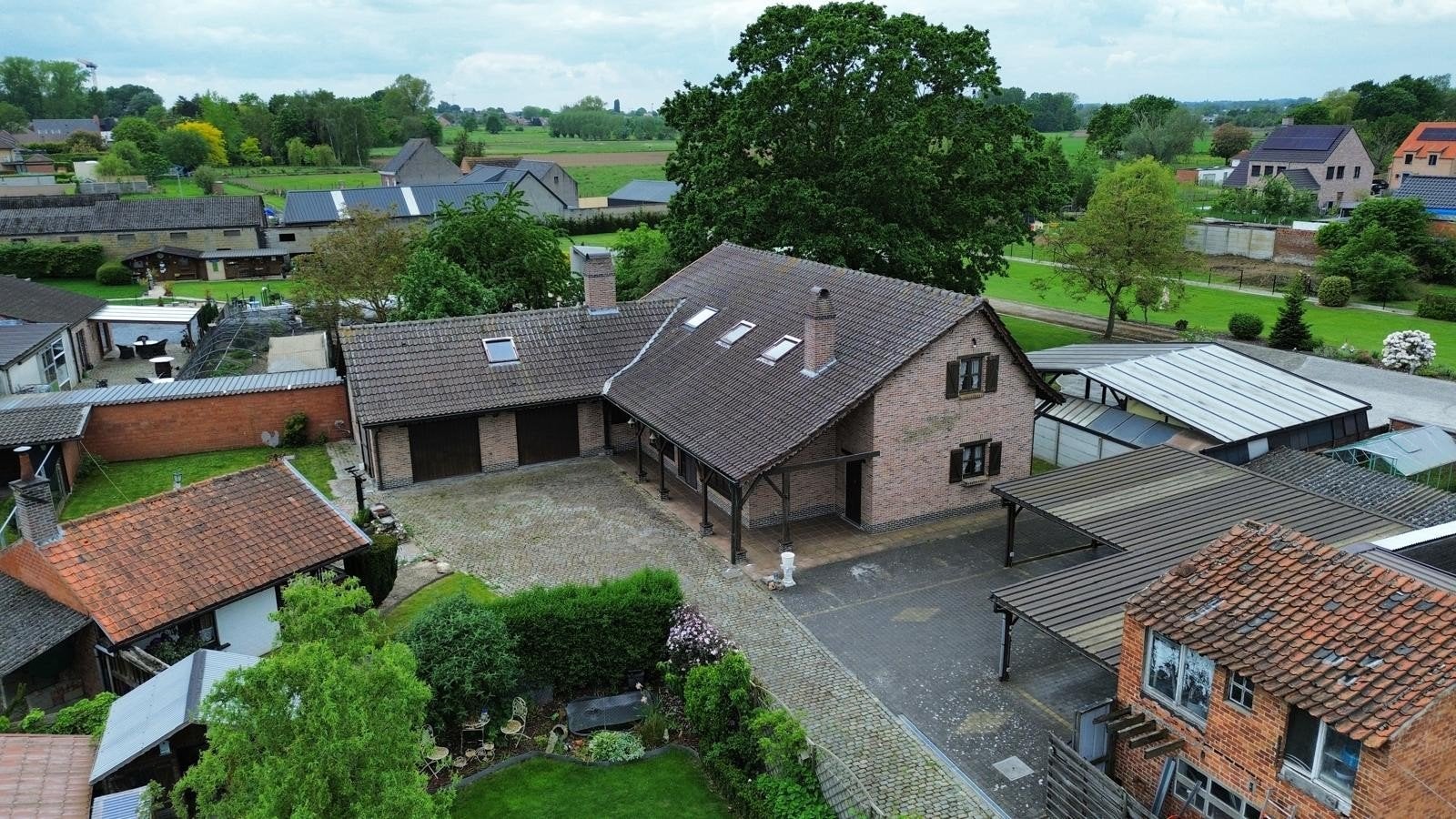 mooie open bebouwing te Herdersem-Aalst in villastijl op 10,, 301 m², Benedenwoning, 1000 tot 1500 m²