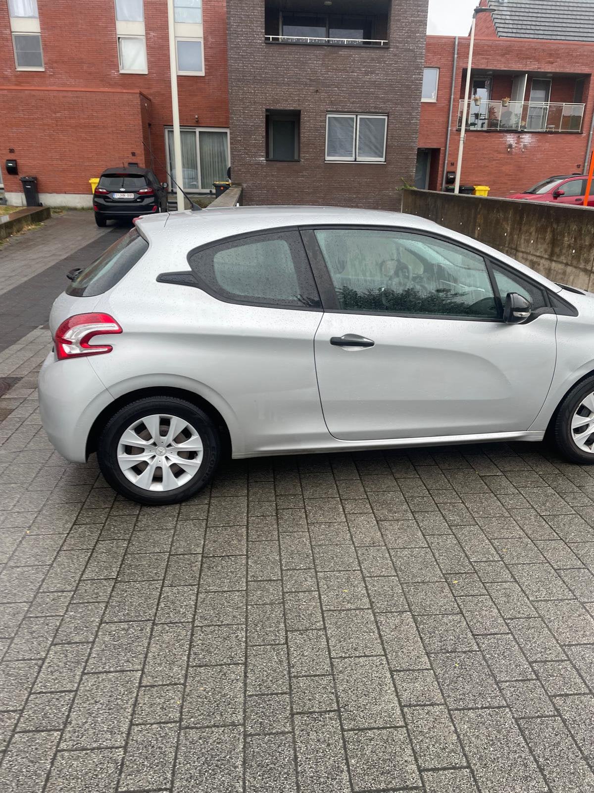 Peugeot 208 1.0 benzine – 2014 – 126.111 km, Autos, Peugeot, Achat, Boîte manuelle, Noir, Particulier