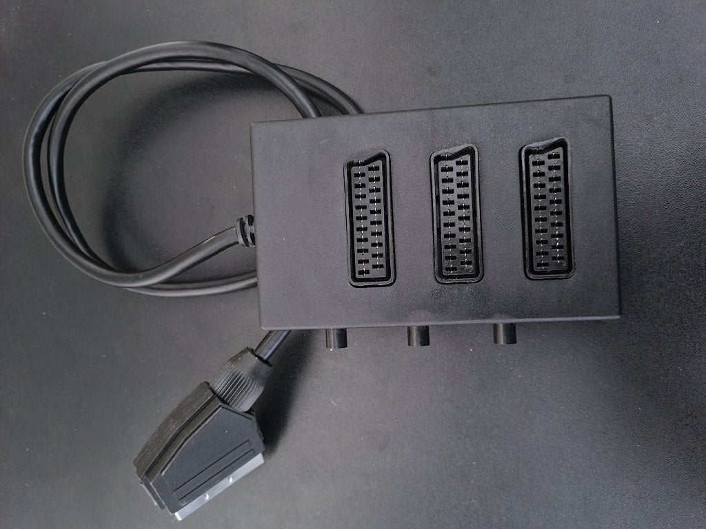SCART switch box, Audio, Tv en Foto, Ophalen of Verzenden, Gebruikt, Minder dan 2 meter, Scartkabel