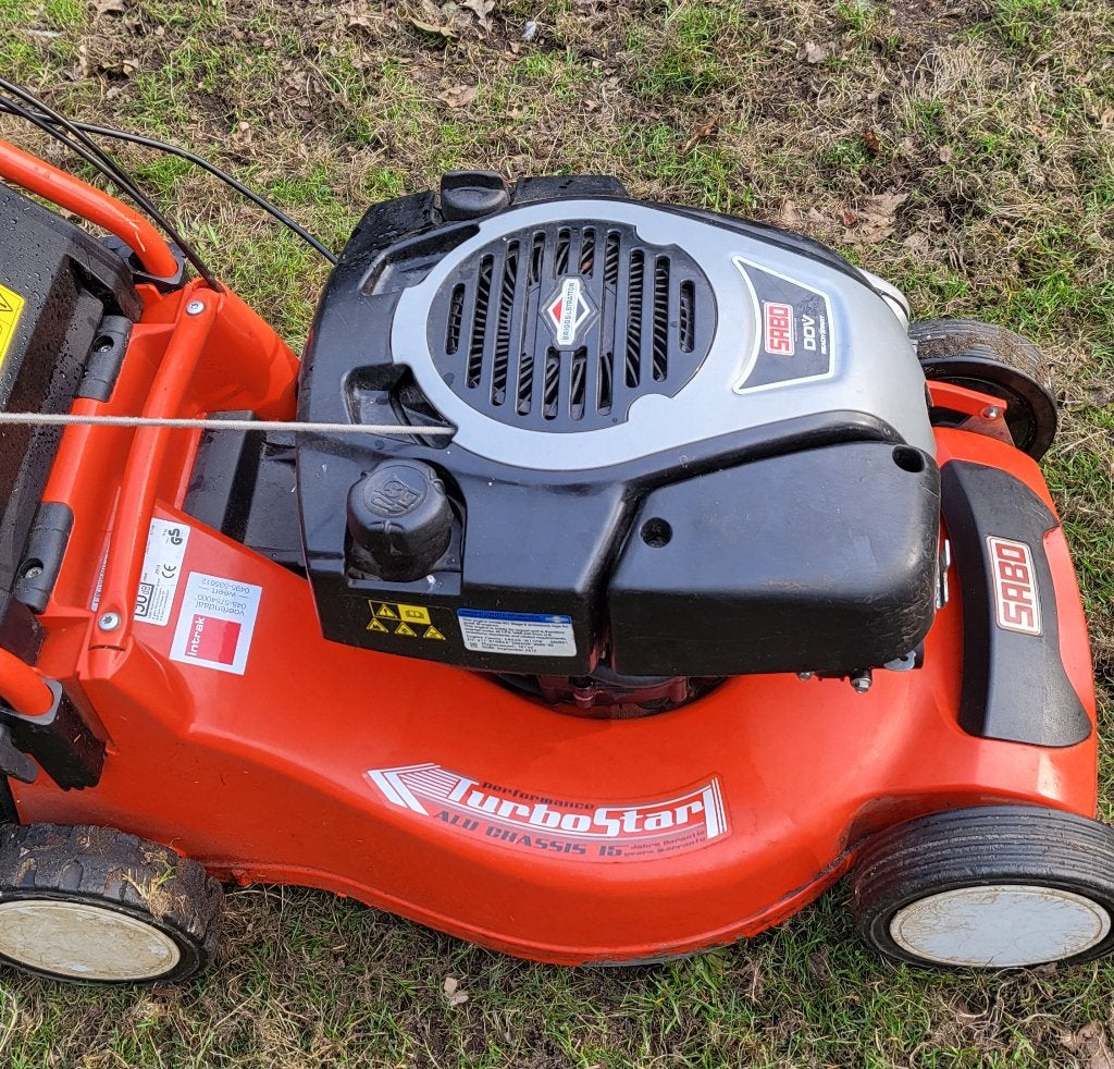 Zelf trekkende grasmachine Sabo, Ophalen, Zo goed als nieuw