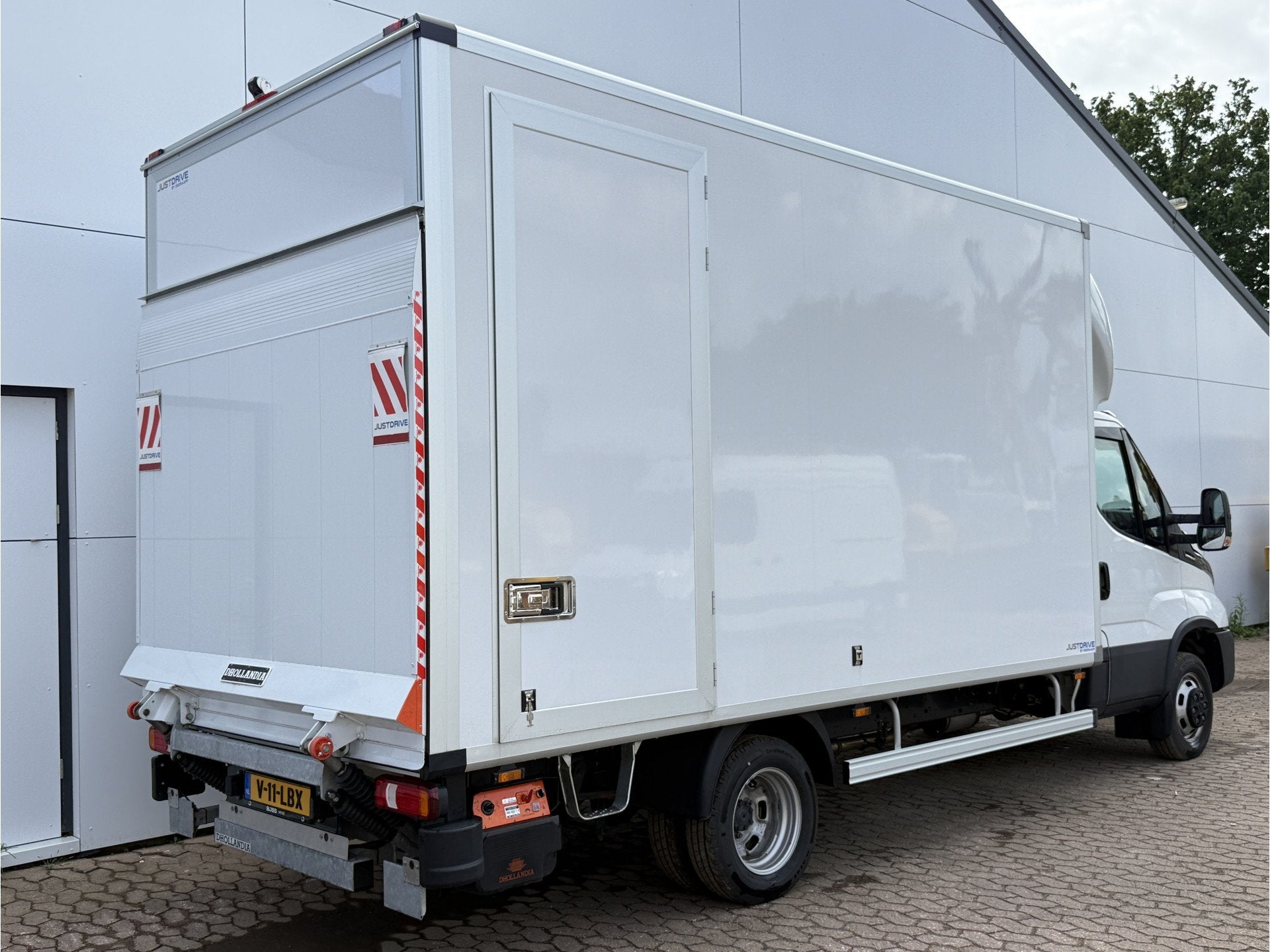 Iveco Daily 35C18H 3.0 Automaat Laadklep Bakwagen Meubelbak, Auto's, Automaat, Gebruikt, 4 cilinders, Iveco