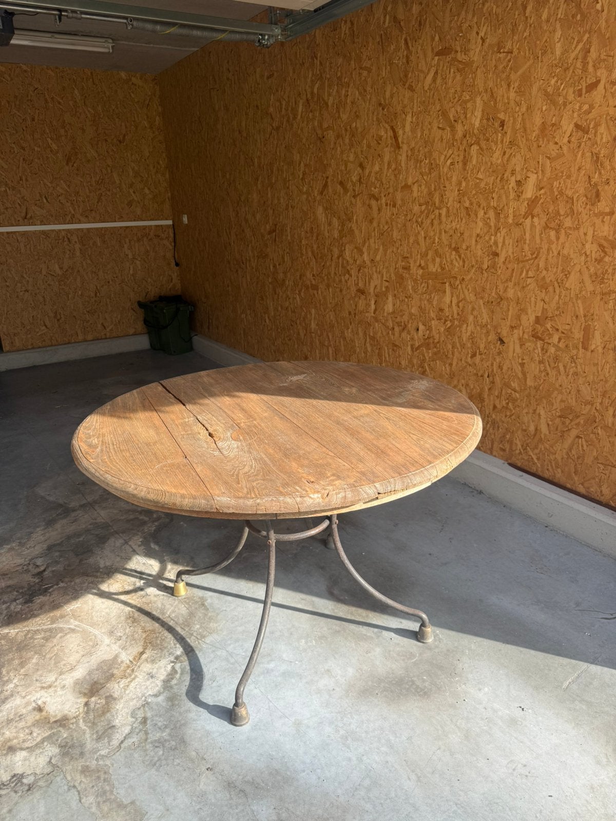 Ronde houten tuintafel met smeedijzeren onderstel, Tuin en Terras, Ophalen, Gebruikt, Rond