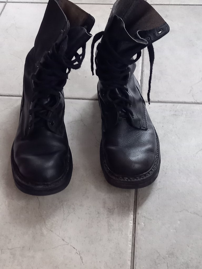 une paires Bottes militaires belges Rugak ABL 44, Collections, Enlèvement ou Envoi, Armée de terre, Vêtements ou Chaussures