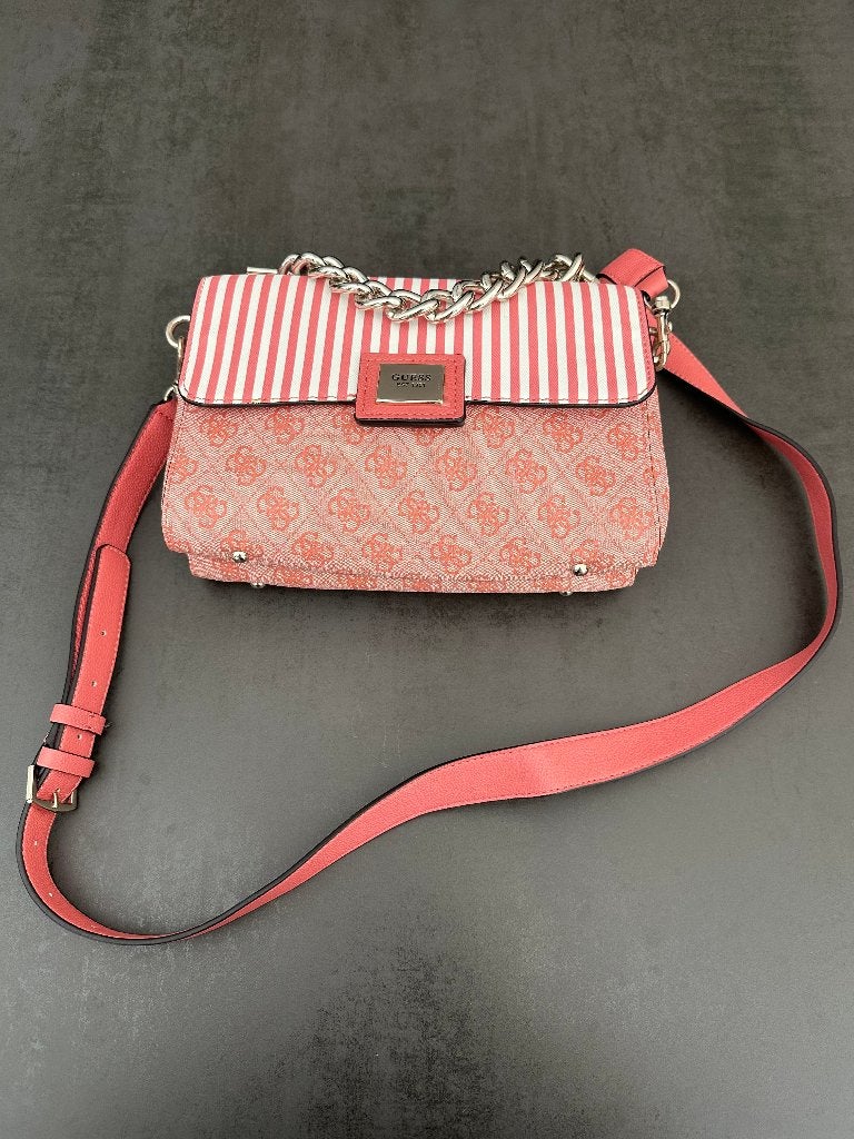 Sac à main bandoulière Guess corail - neuf, Bijoux, Sacs & Beauté, Enlèvement ou Envoi, Neuf, Rose, Sac à main