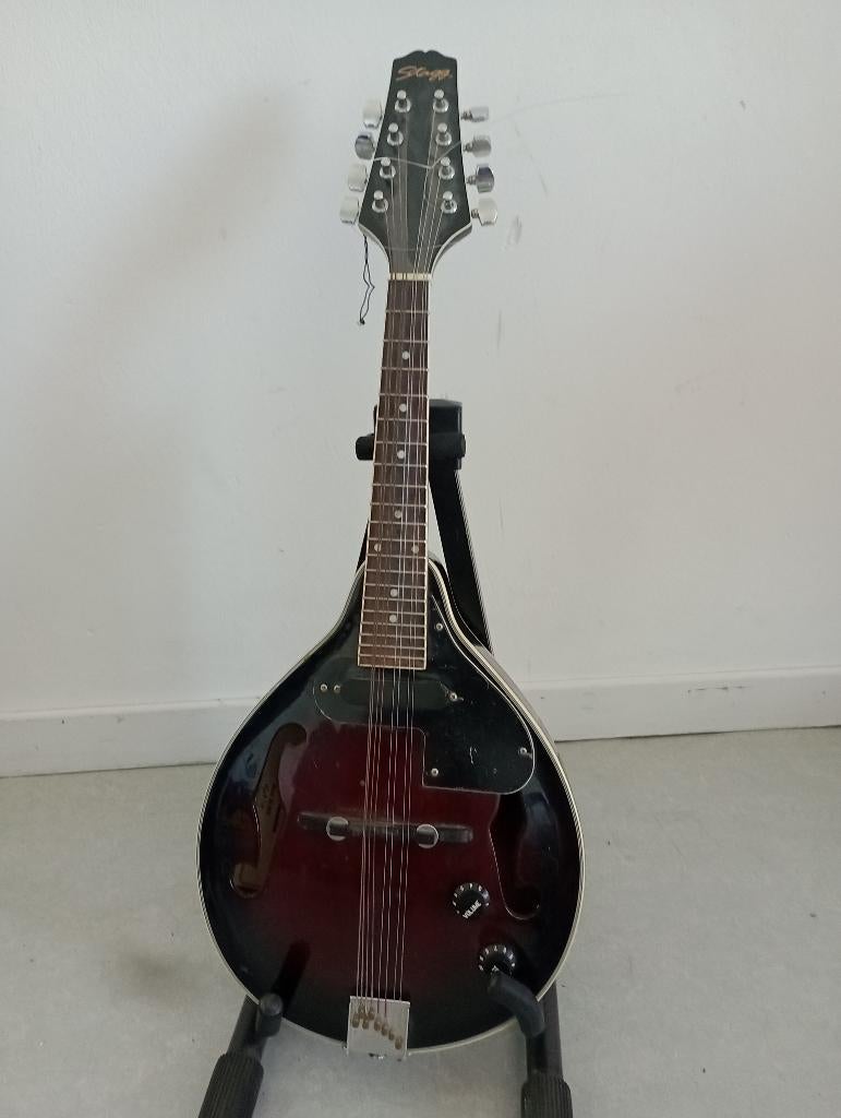 Elektrische mandoline Stagg, Musique & Instruments, Instruments à corde | Mandolines, Enlèvement, Utilisé