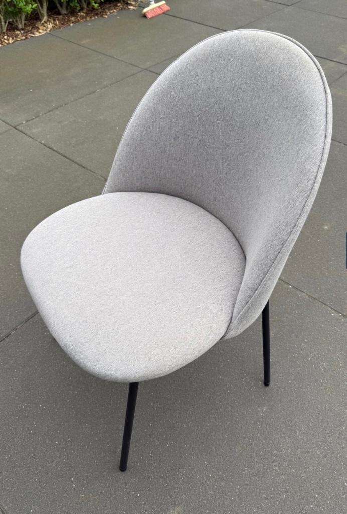 mooie grijze stoffen stoelen met zwart metalen onderpoot, Huis en Inrichting, Ophalen, Gebruikt, Stof, Vijf, Zes of meer stoelen