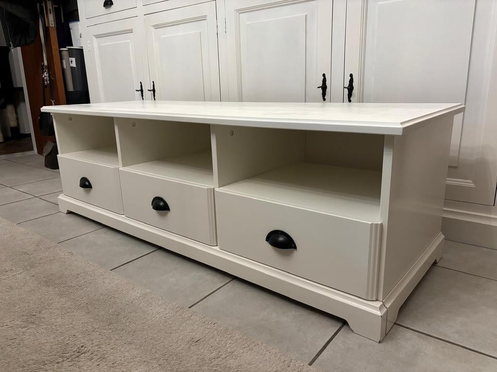 Tv-meubel  Liatorp ikea, Huis en Inrichting, Ophalen