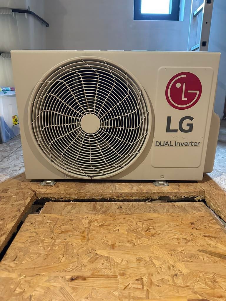 LG Dual Inverter airco 3,5 kW – complete set (R32), Elektronische apparatuur, Ophalen, Koelen en Ontvochtigen, Zo goed als nieuw