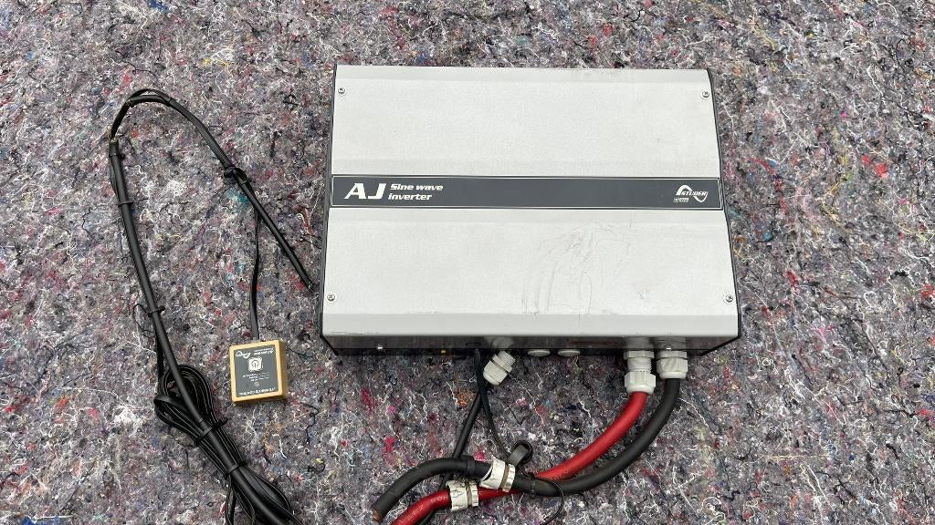 Convertisseur de tension inverseur STUDER AJ 2100-12, Enlèvement ou Envoi, Comme neuf, Autres types, 200 watts-crêtes ou plus