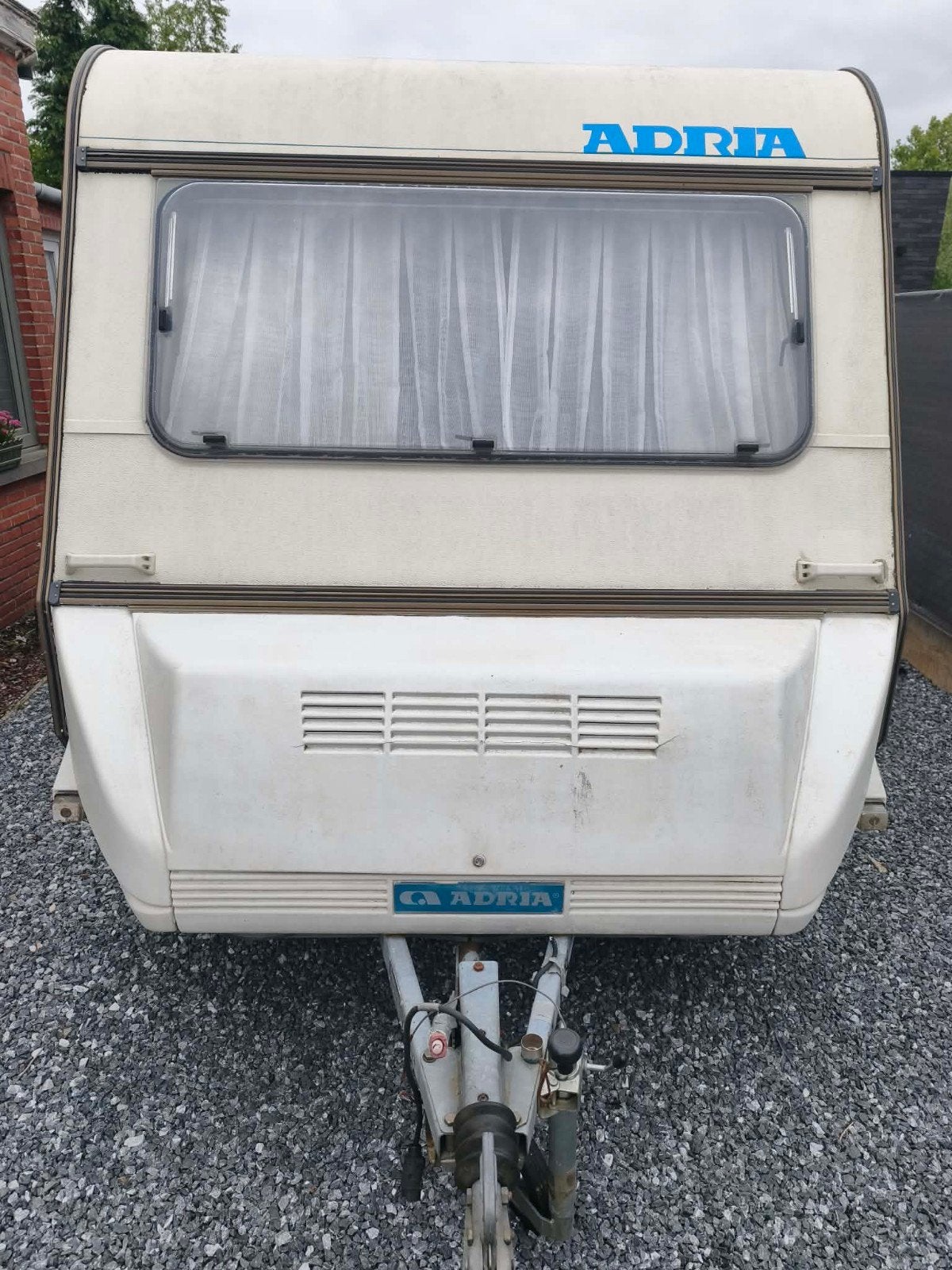 Adria caravan -750kg, Caravanes & Camping, Caravanes, Particulier, Adria, Réfrigérateur, Auvent, Auvent, Enlèvement