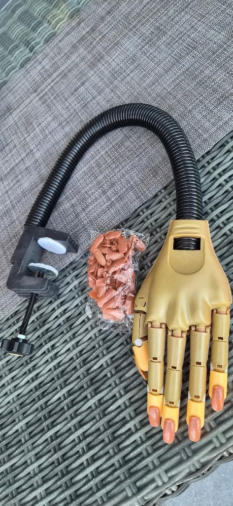 Oefenhand Nagels, Ophalen